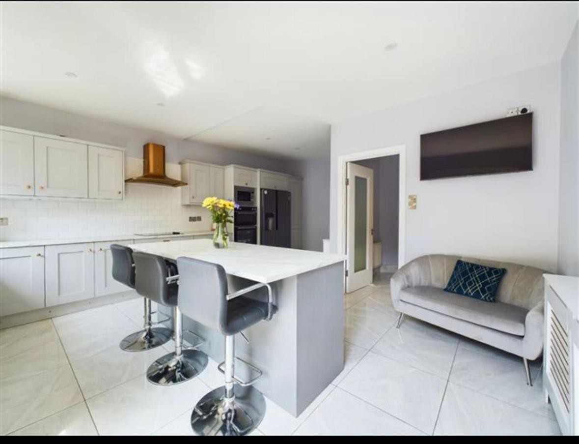 Апартаменти Deluxe Dwelling - 15 Mins From Cork City/Airport Екстер'єр фото